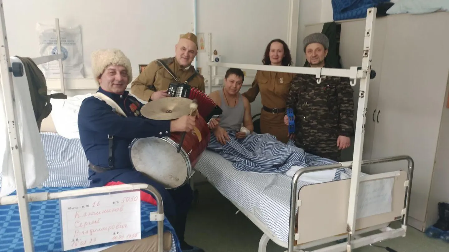 После госпиталя на сво. Раненые военные в госпитале Бурденко. Реабилитация военный госпиталь.