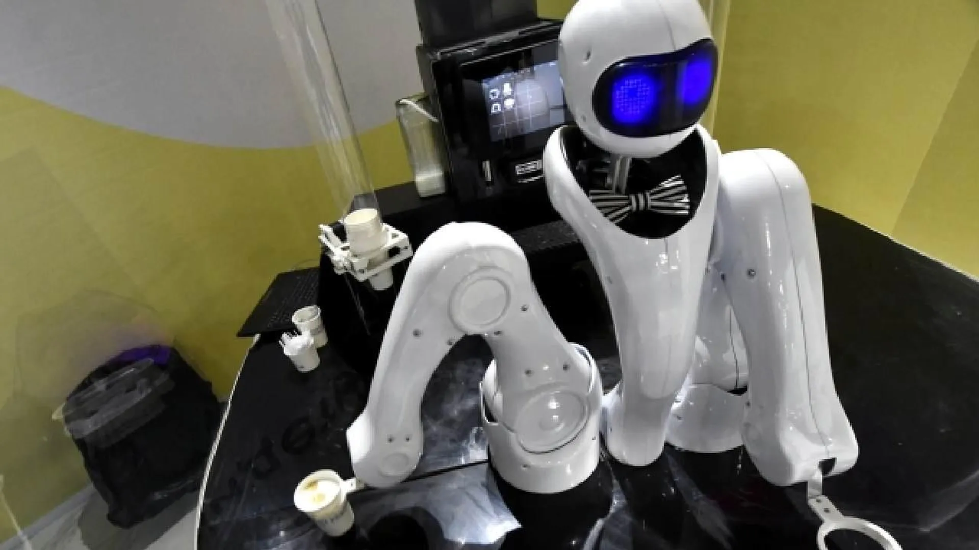 Робот-бариста приготовит вкусный кофе для посетителей ледового катка в Ставрополе