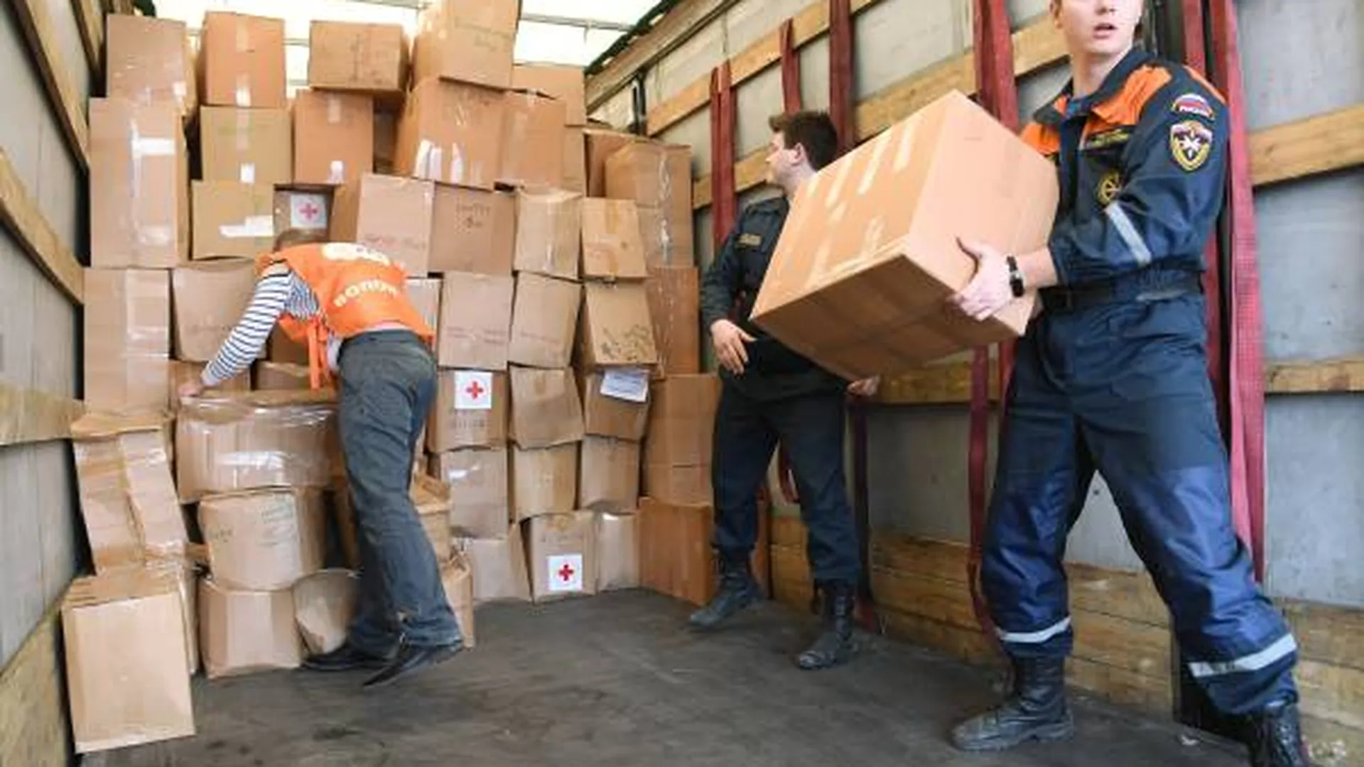 Российские военные доставили в Харьковскую область 30 тонн гумпомощи