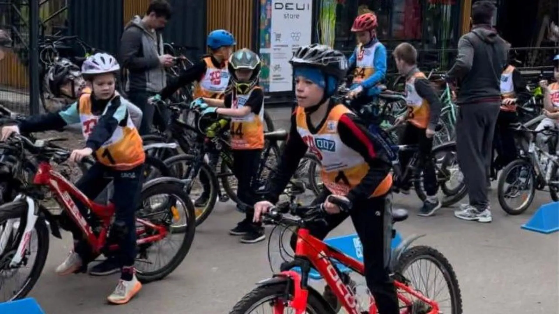 Соревнования «Велобиатлон» состоялись в парке Лазутиной в подмосковном Одинцово