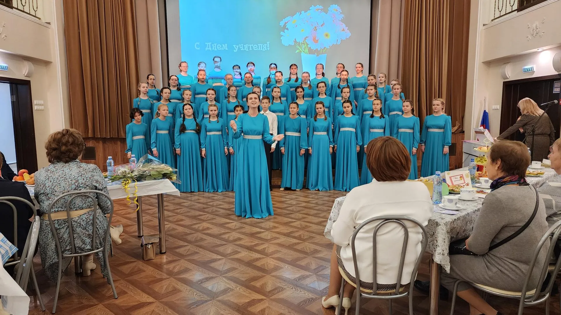 Раменских учителей поздравил с праздником хор-победитель  международного конкурса