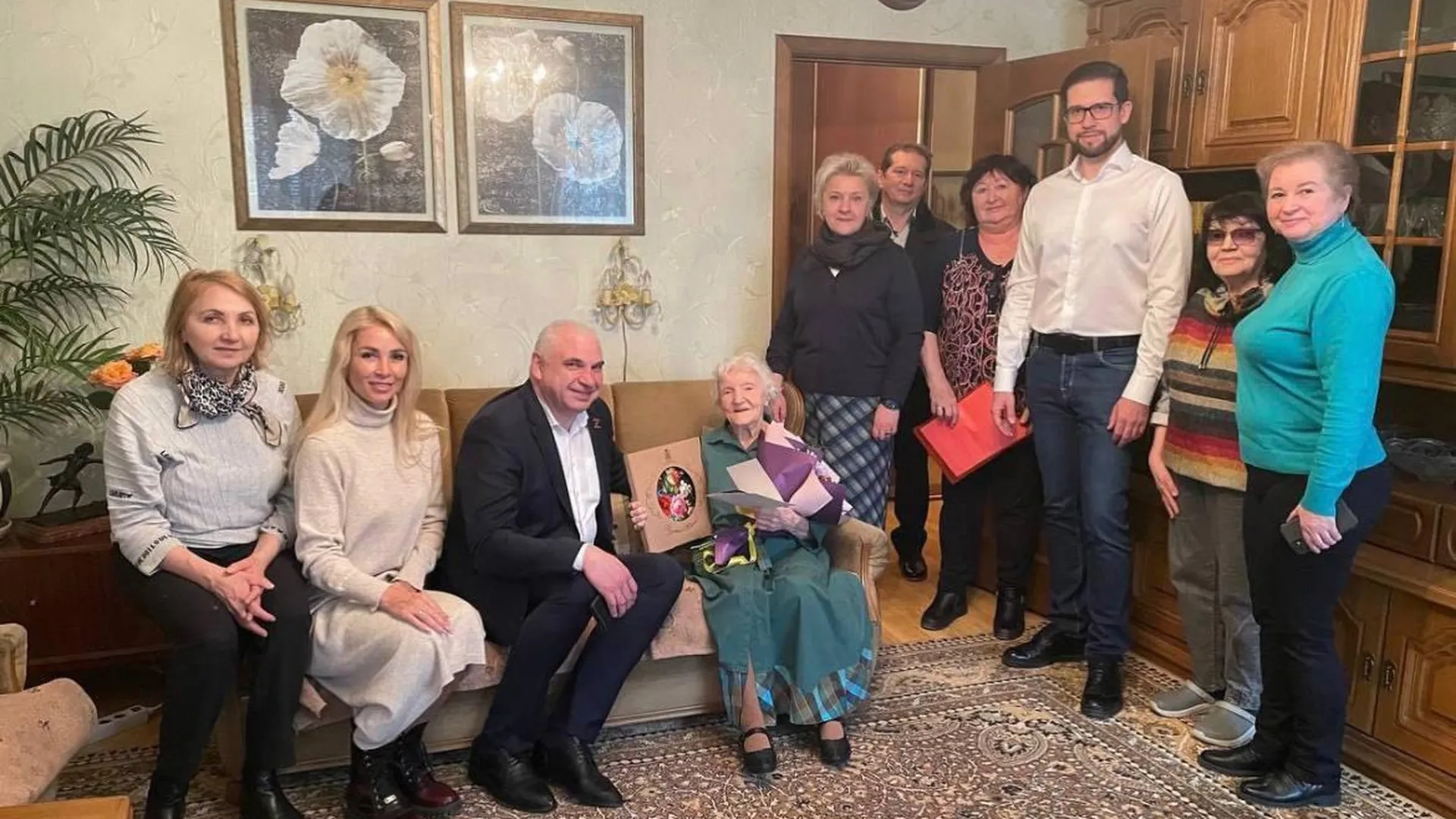 Ветеран труда из Дзержинского Лариса Осипова отметила 100-летний юбилей