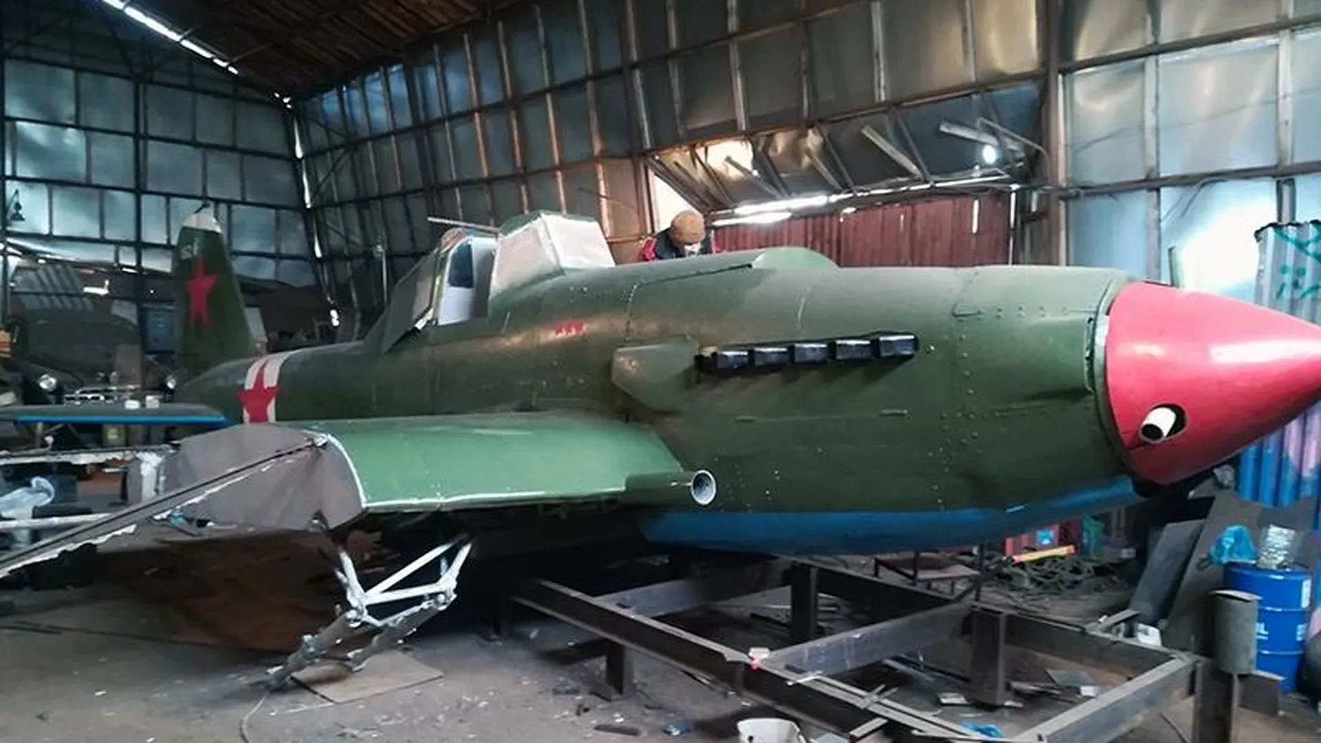 Копию легендарного штурмовика Ил-2 ставит на крыло мастер из Пушкино