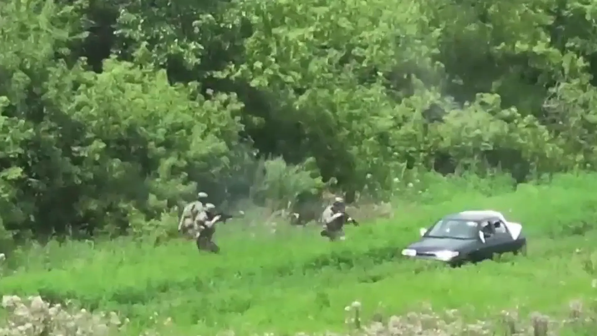 Беспилотник снял на видео, как украинские диверсанты расстреляли машину с мирными жителями
