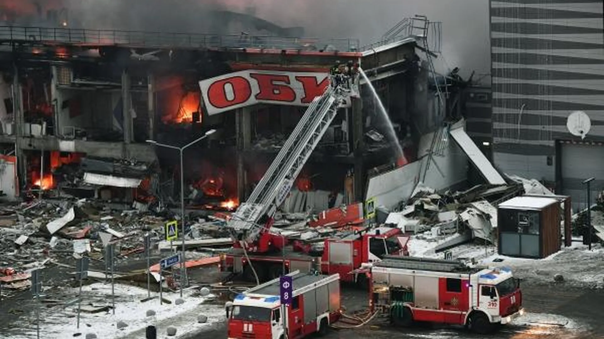 Страховщики определят ущерб от пожара в гипермаркете OBI после завершения расследования