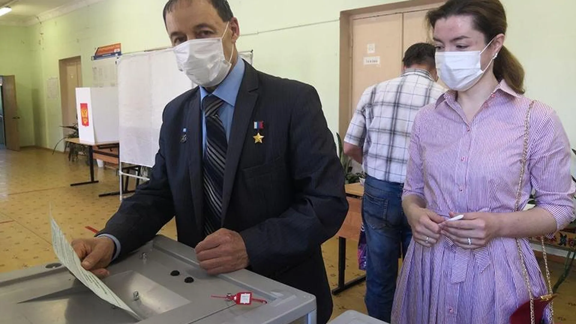 Долг каждого: политики, звезды эстрады и кино выбирают для голосования участки в Московской области 