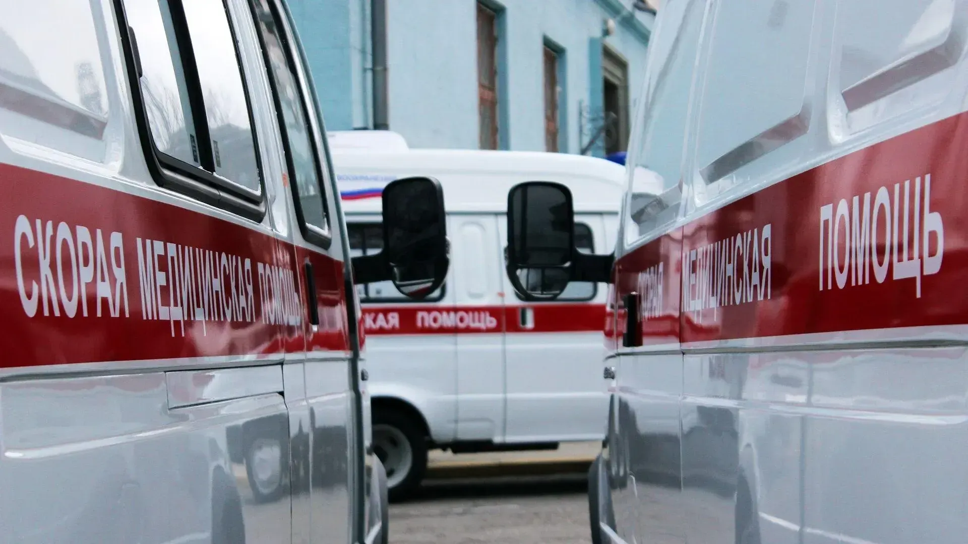Фура столкнулась с автобусом в Москве, пострадали четыре человека
