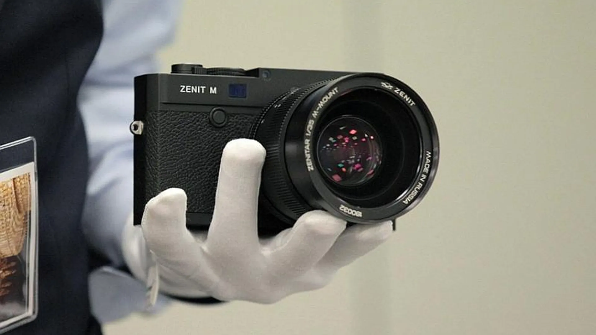 Завод в Красногорске возобновил выпуск легендарных фотоаппаратов «Зенит» 