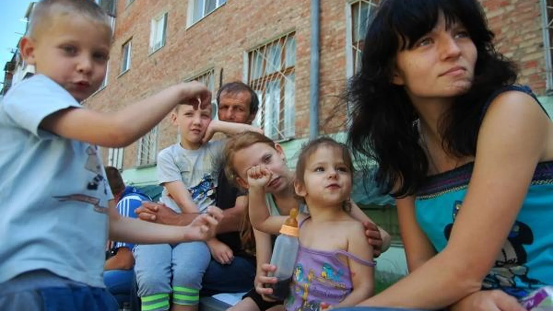 Почти 100 украинских беженцев живут в области