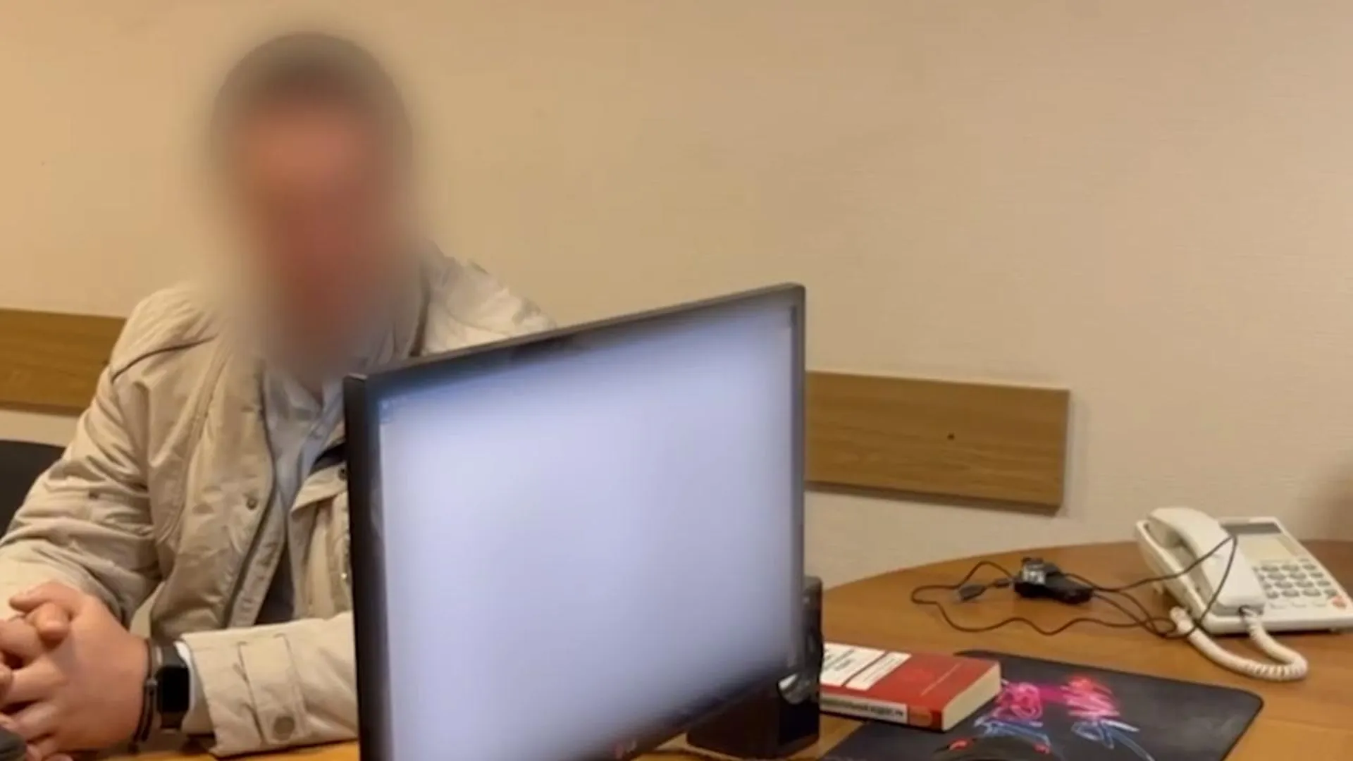 Появились кадры допроса подозреваемого в нападении с кислотой на жительниц Щелкова