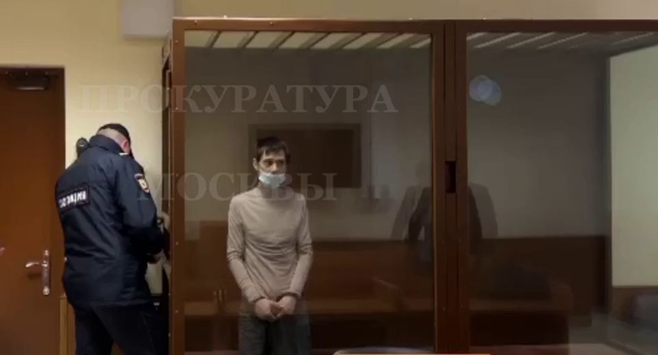 Прокуратура Москвы: суд взял под стражу обвиняемого в убийстве матери и бабушки