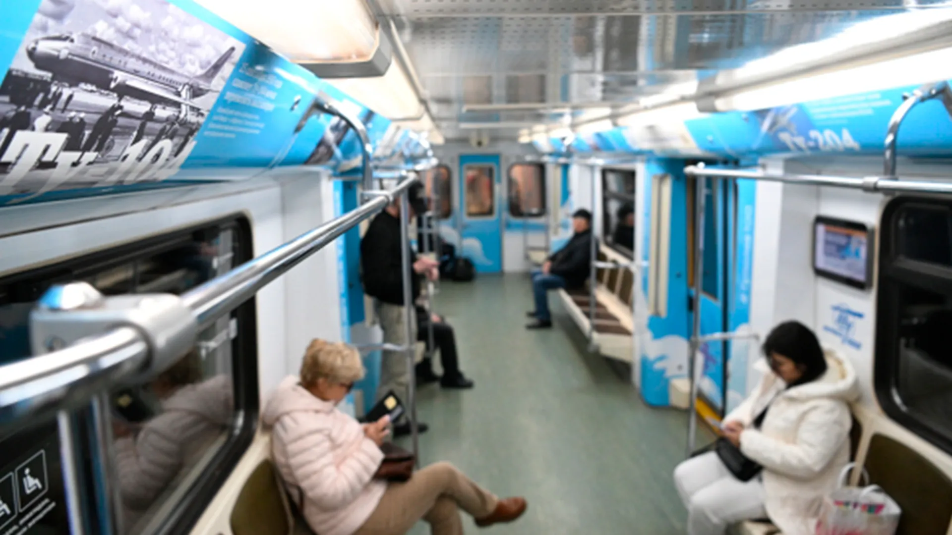 Москвичи застряли в тоннелях метро
