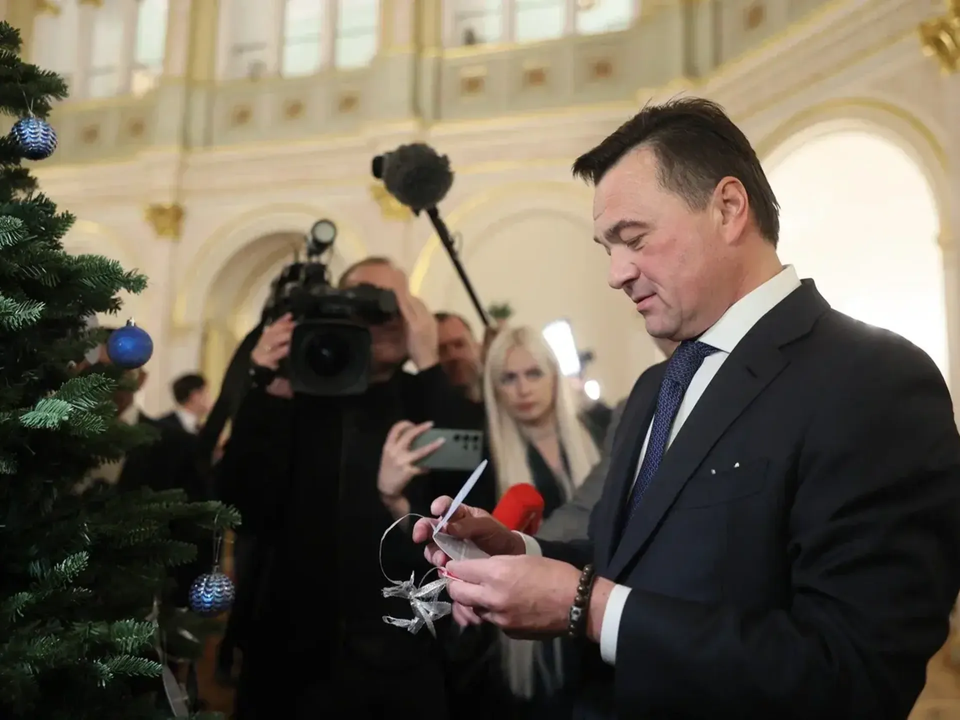 Губернатор Андрей Воробьев исполнит три детские мечты с кремлёвской елки