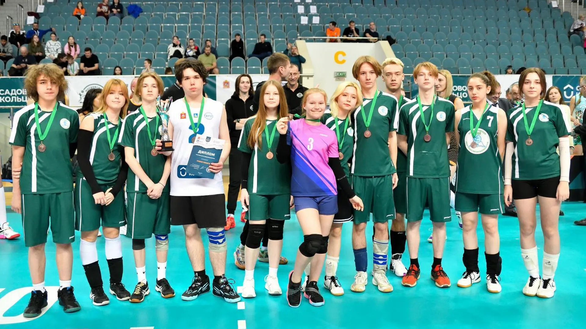 Более 400 юных спортсменов выступили на «Волейбольном марафоне» в Одинцове