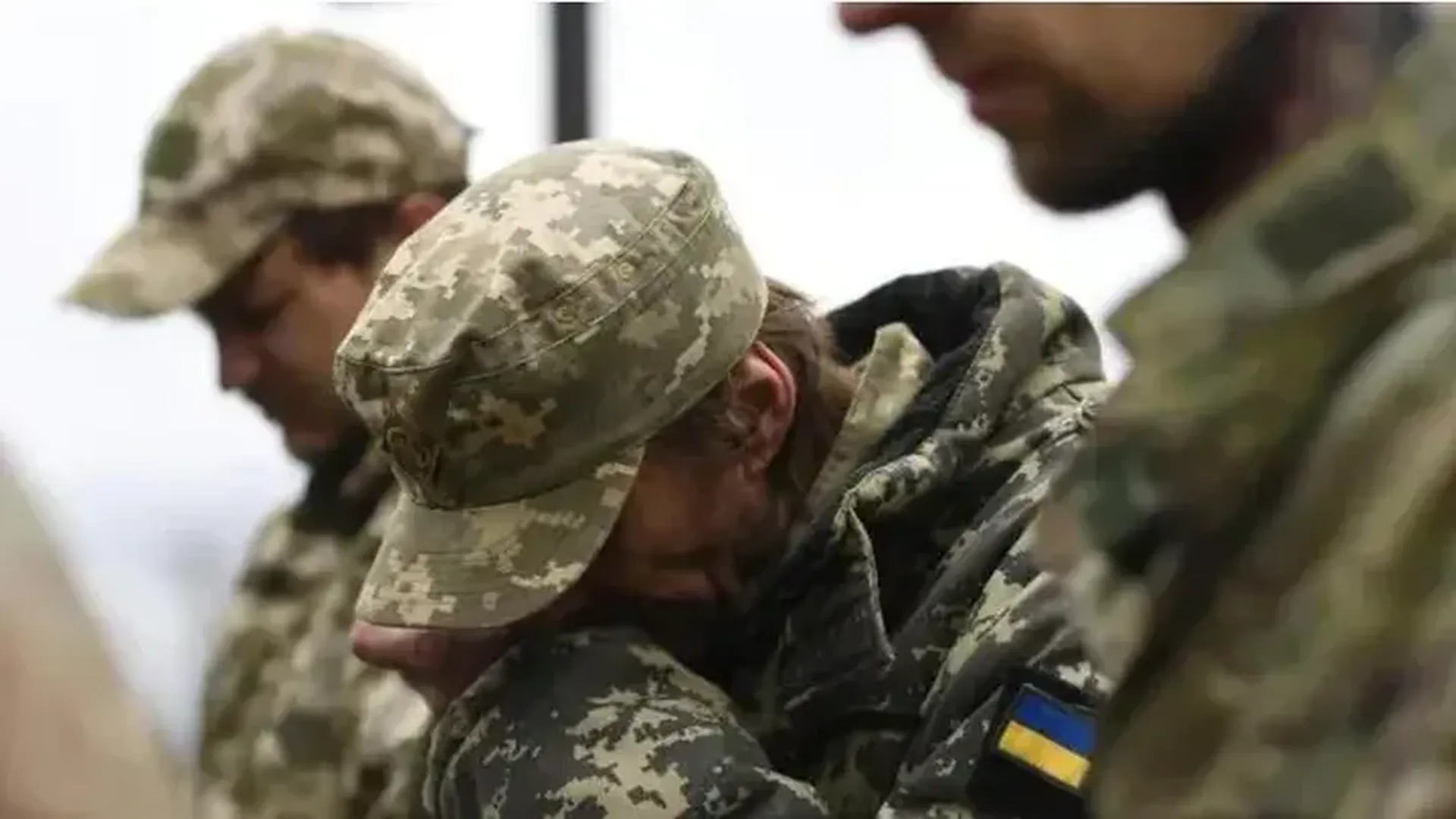 Стало известно, на что украинские военные спускают свое жалованье