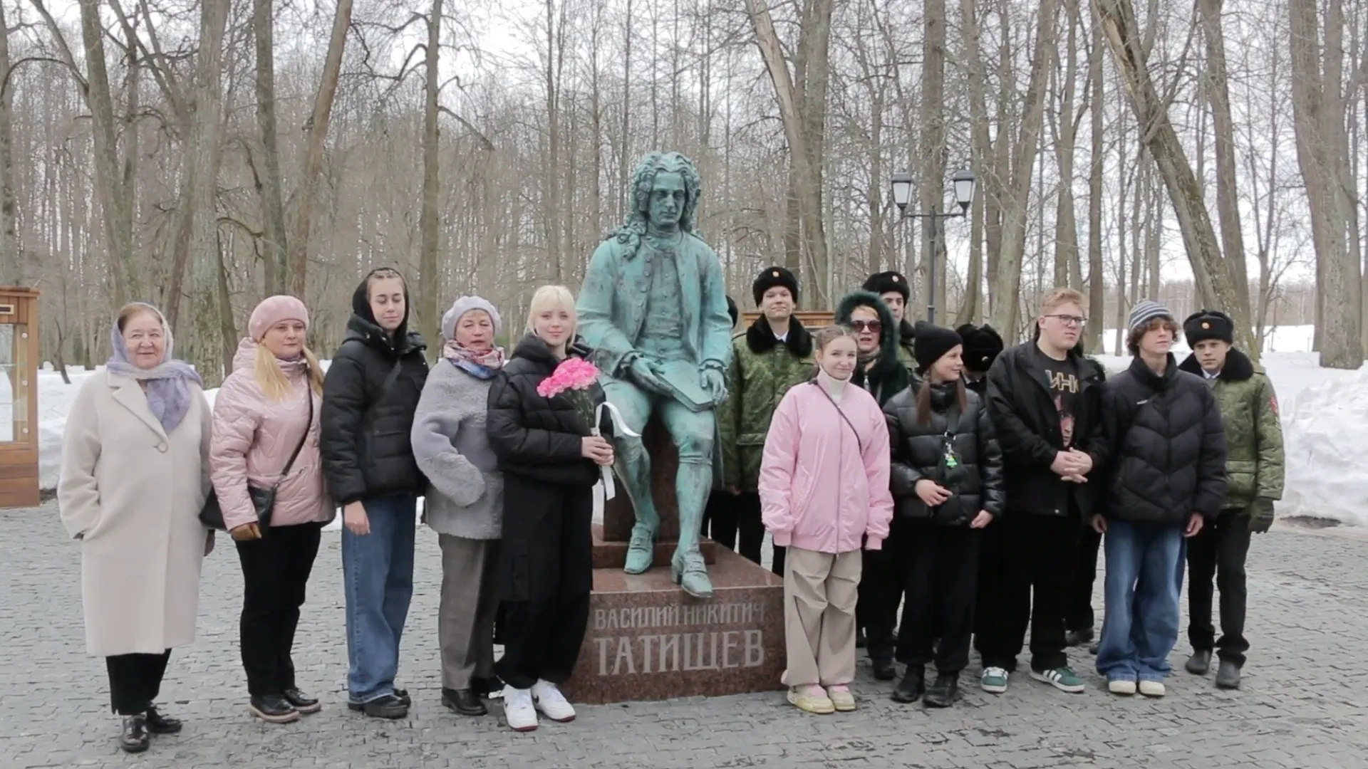 Школьники из Свердловской области почтили память Татищева в Солнечногорске