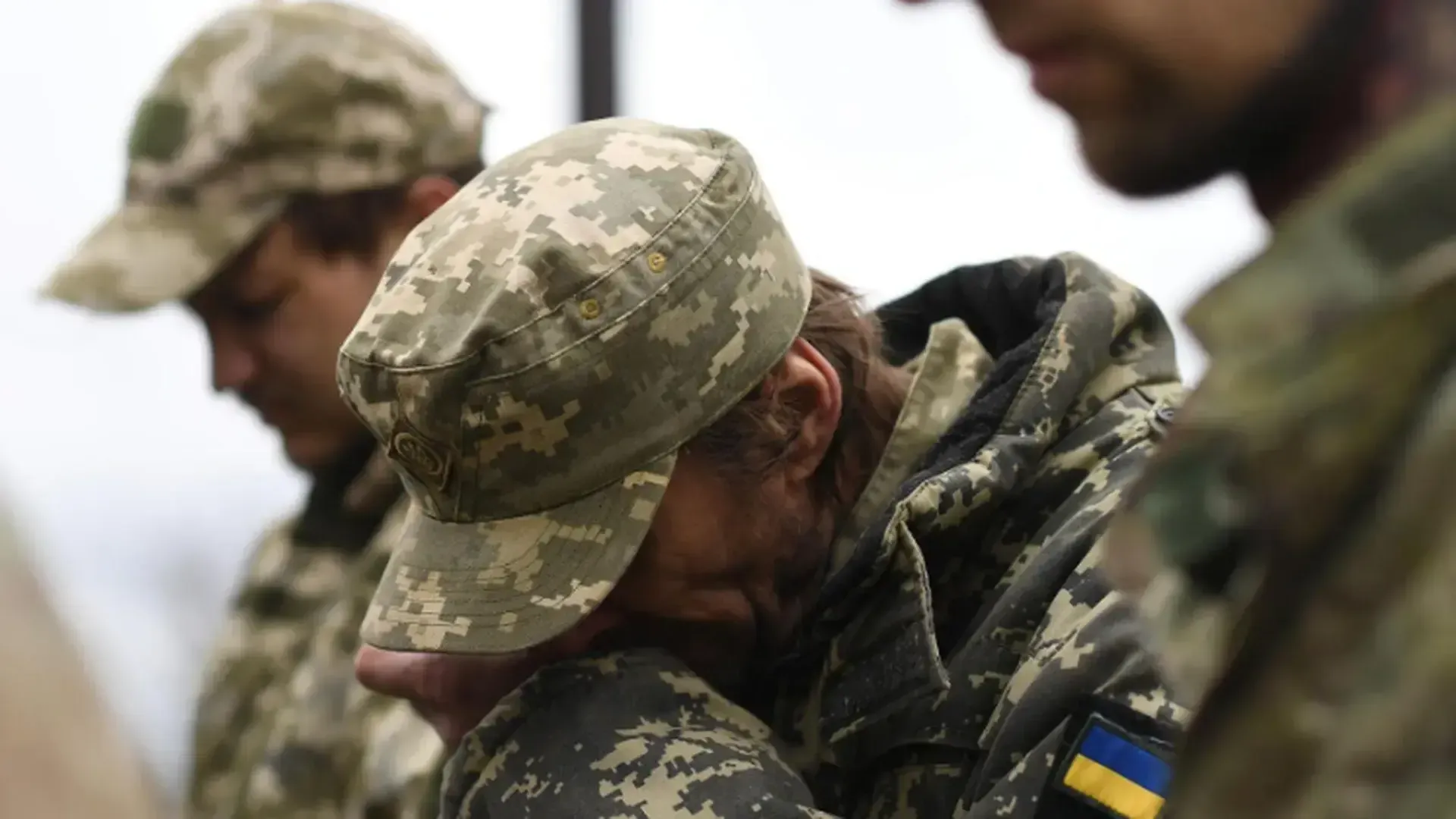 «Закапывают живьем». Как проходит мобилизация на Украине