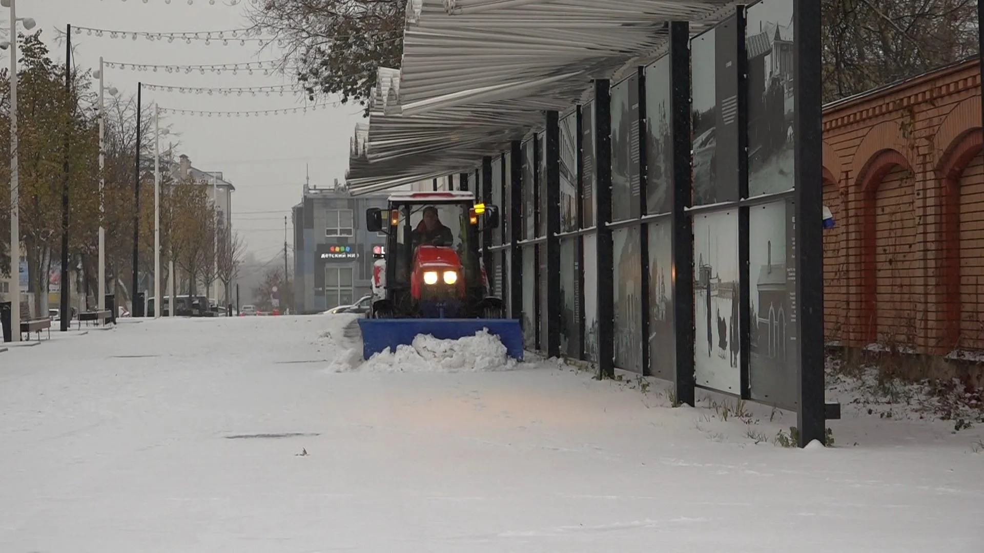 Более 400 дворников вышли на уборку снега в Истре