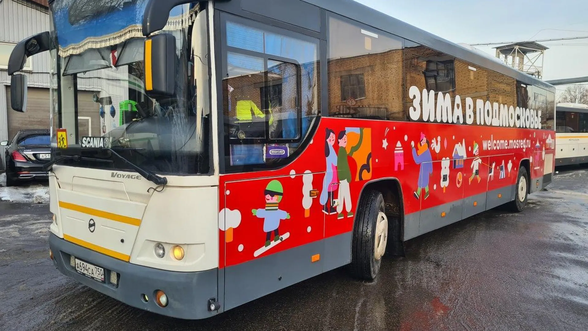 Пассажиры Мострансавто совершили более шестисот тысяч поездок в автобусах, украшенных баннерами «Зима в Подмосковье»