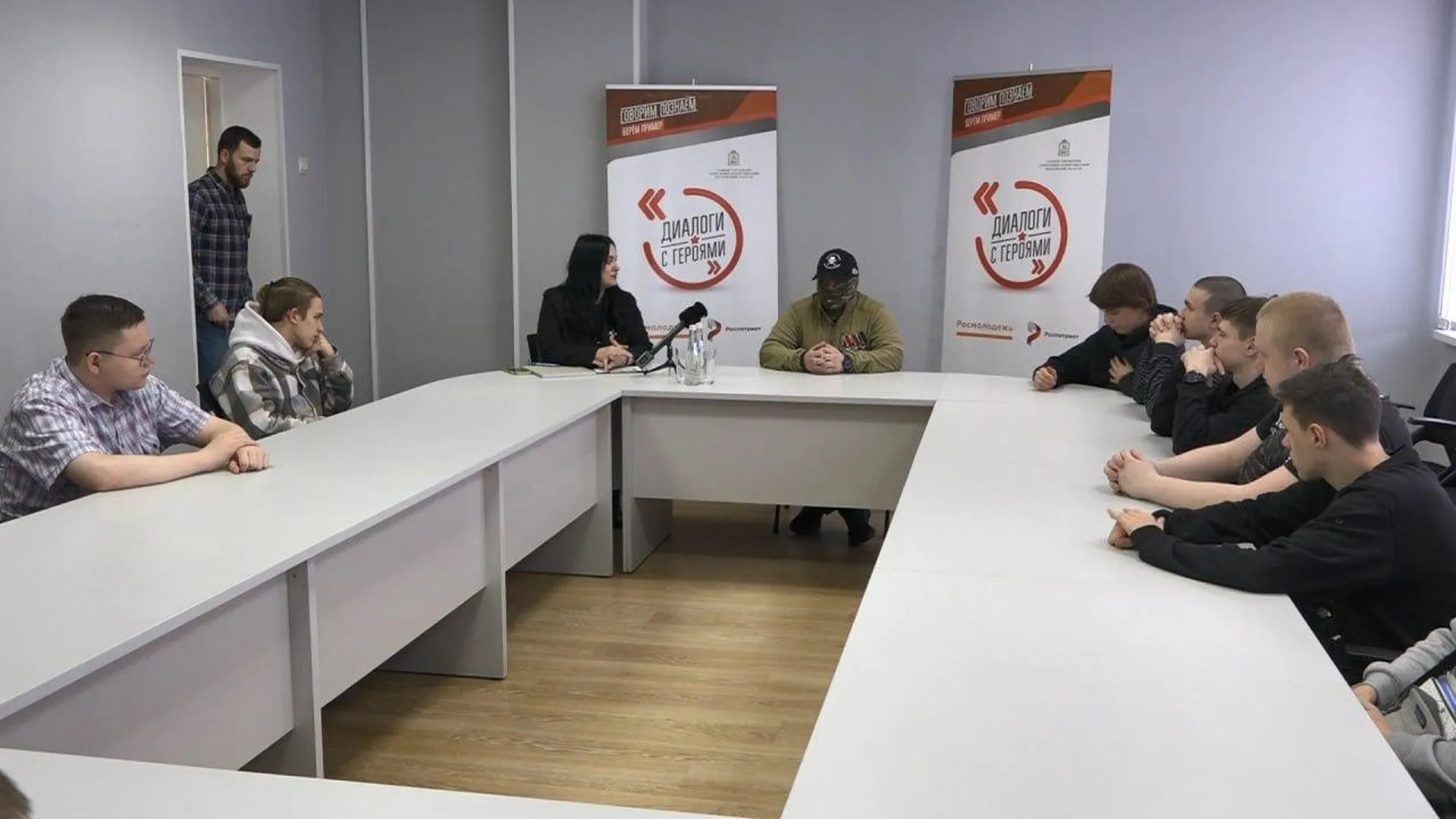 Участник СВО встретился с молодежью в рамках проекта «Диалоги с героями» в Ногинске