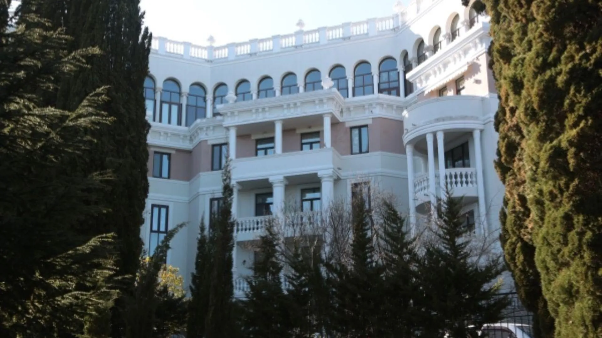 В Крыму прошли первые аукционы по продаже национализированного имущества украинских олигархов