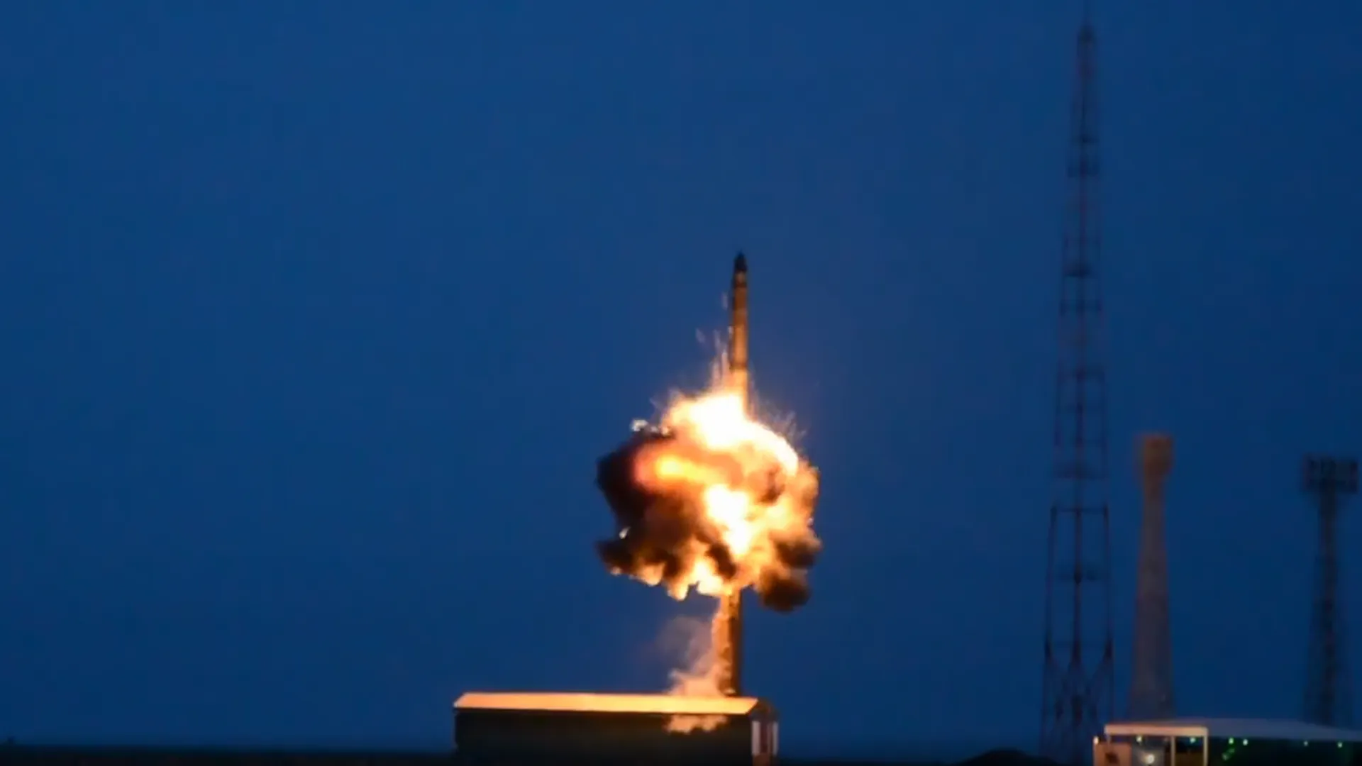 Минобороны показало кадры пуска межконтинентальной ракеты