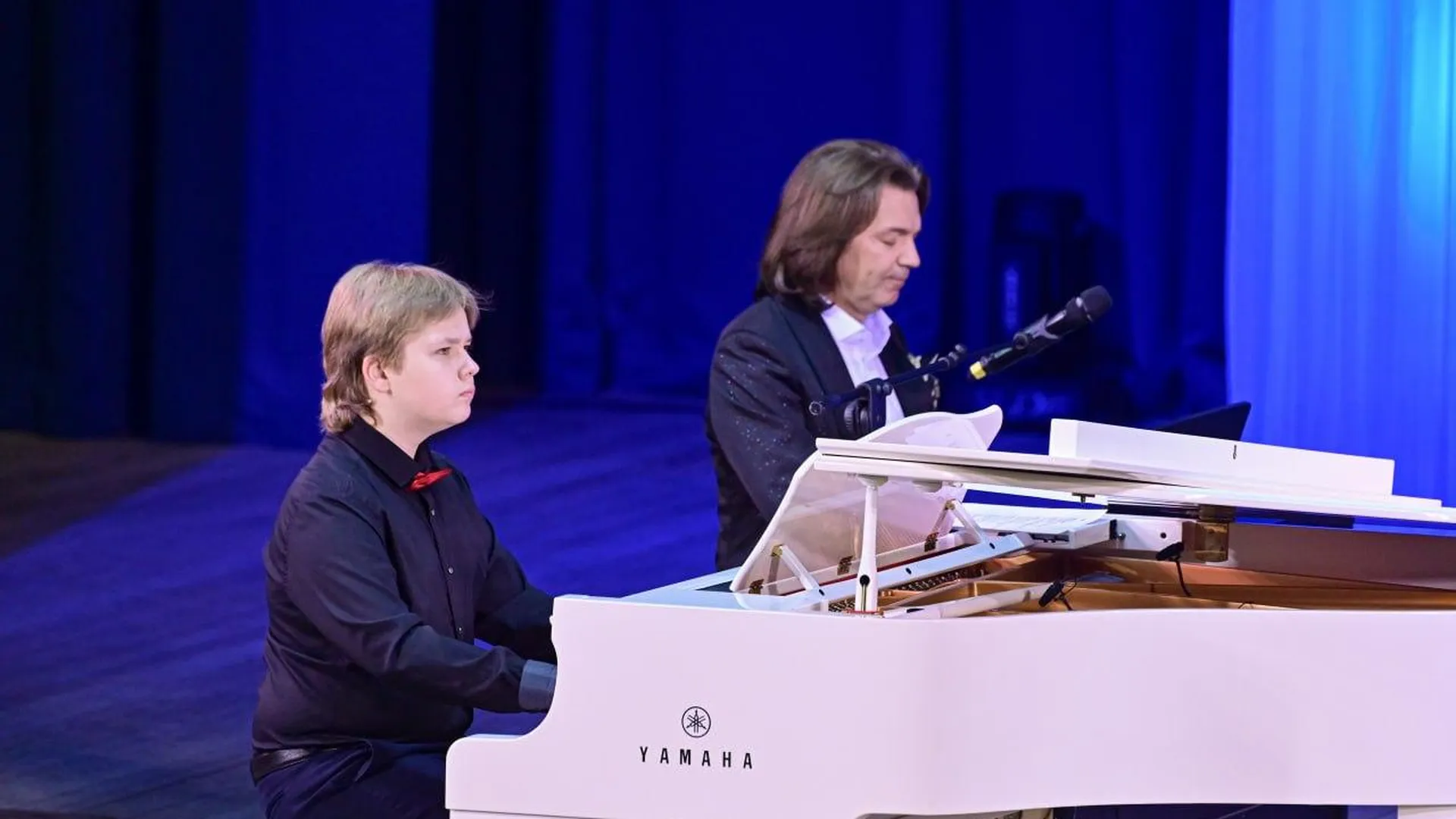 Дмитрий Маликов провел мастер-класс для учеников музыкальной школы искусств в Озерах