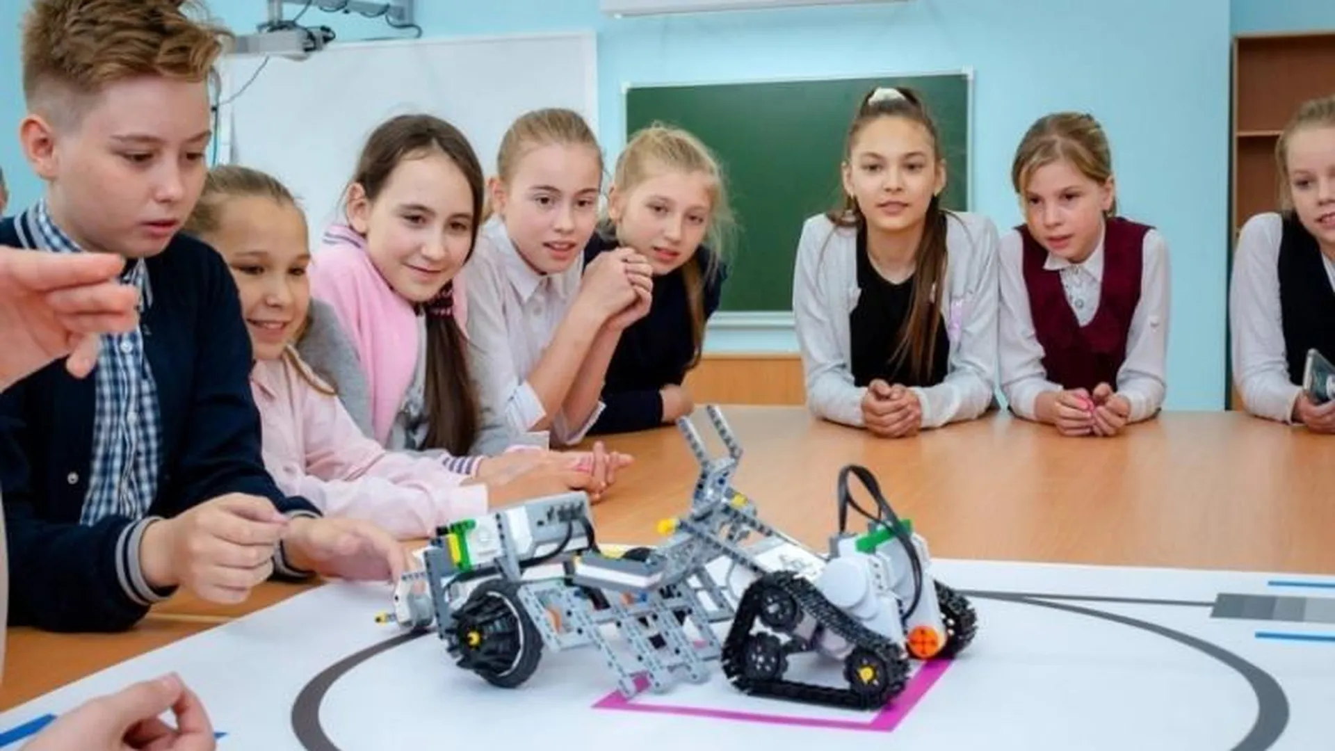 Робототехника новое хобби школьников