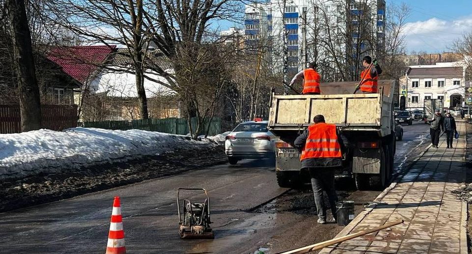Более 110 ям на дорогах в Солнечногорске устранят до конца дня
