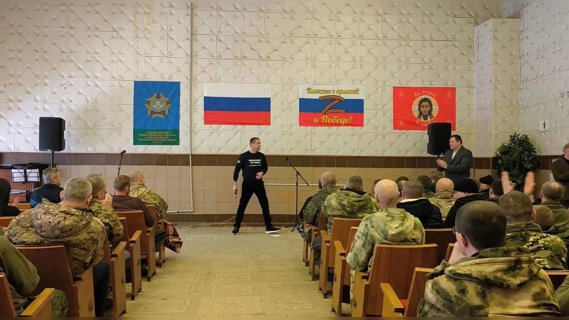 «Ни одного случайного человека»: артисты выступили перед сотней штурмовиков в Луганске