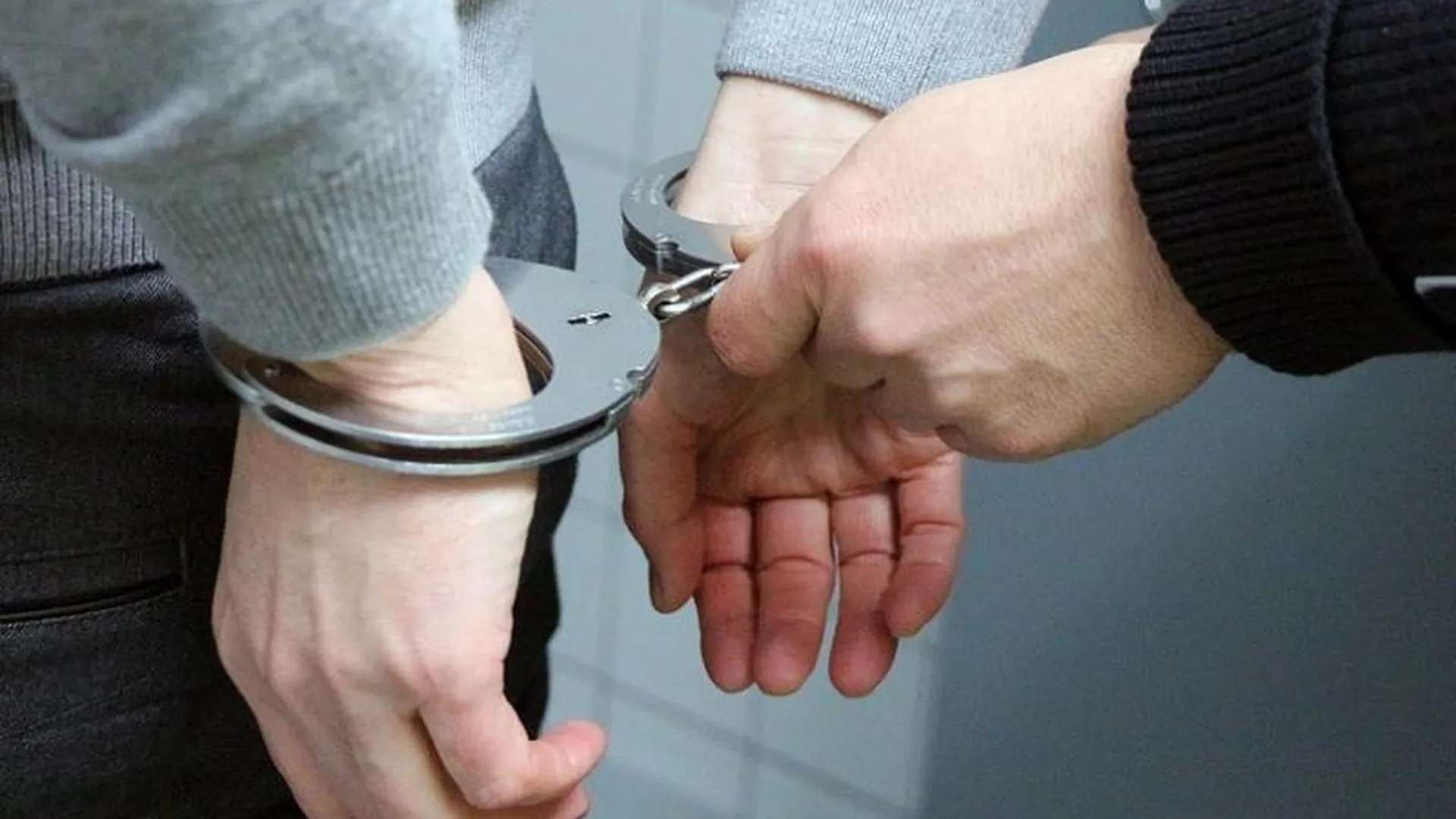 Двух грабителей задержали по горячим следам в Куровском