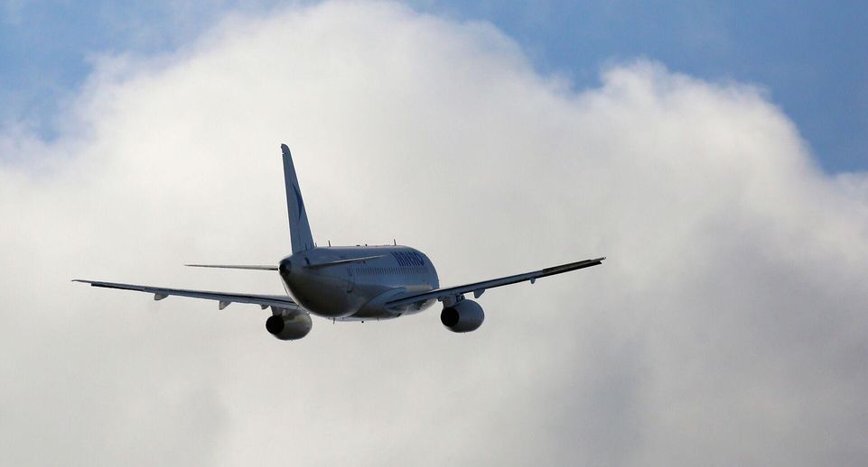 Shot: самолет Петербург — Челябинск вернулся в Пулково из-за пожара в двигателе