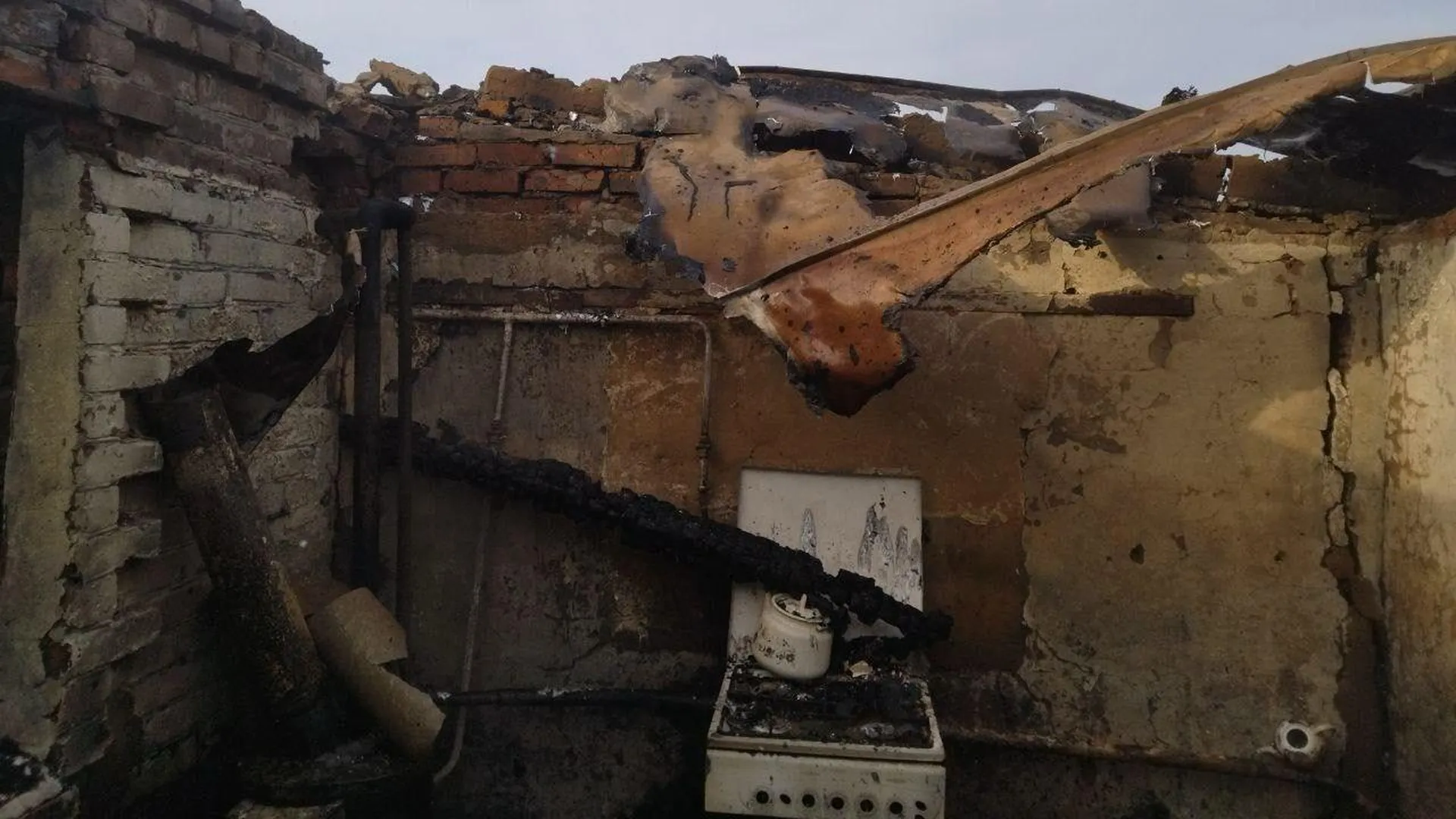 Женщина, ее сын и внук стали жертвами пожара в частном доме в Подмосковье