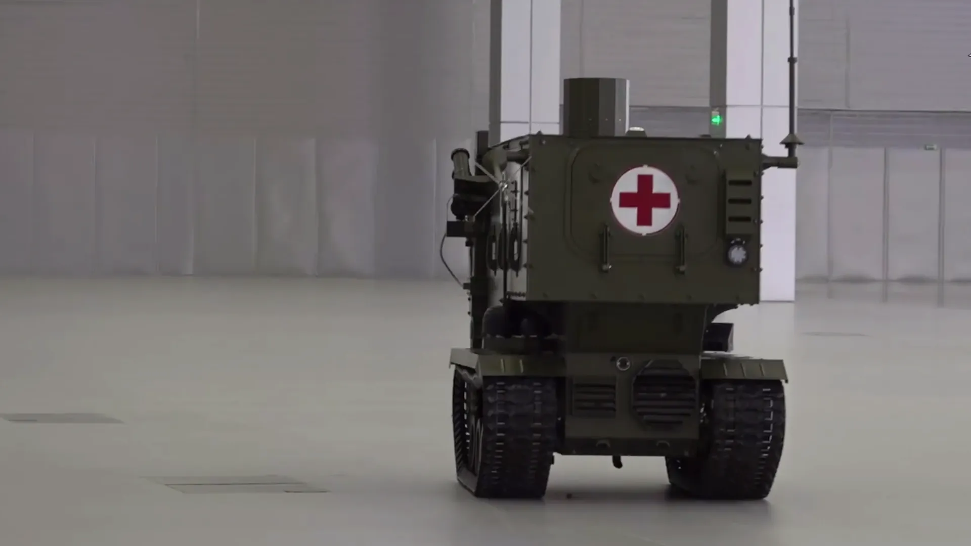 Шойгу поручил ускорить запуск перспективных медицинских роботов в производство
