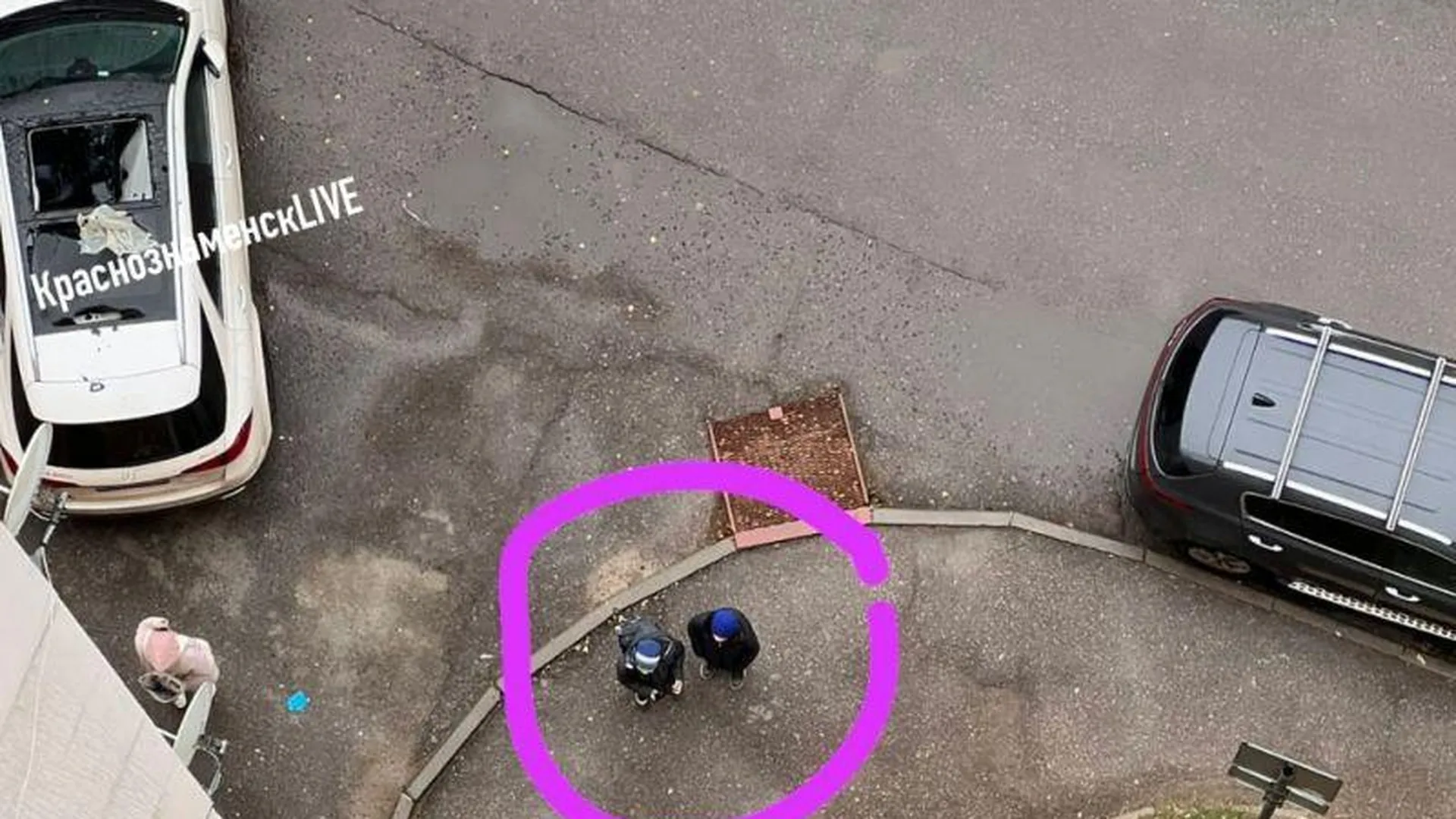 В Краснознаменске дети пробили крышу дорогой иномарки шариком с водой