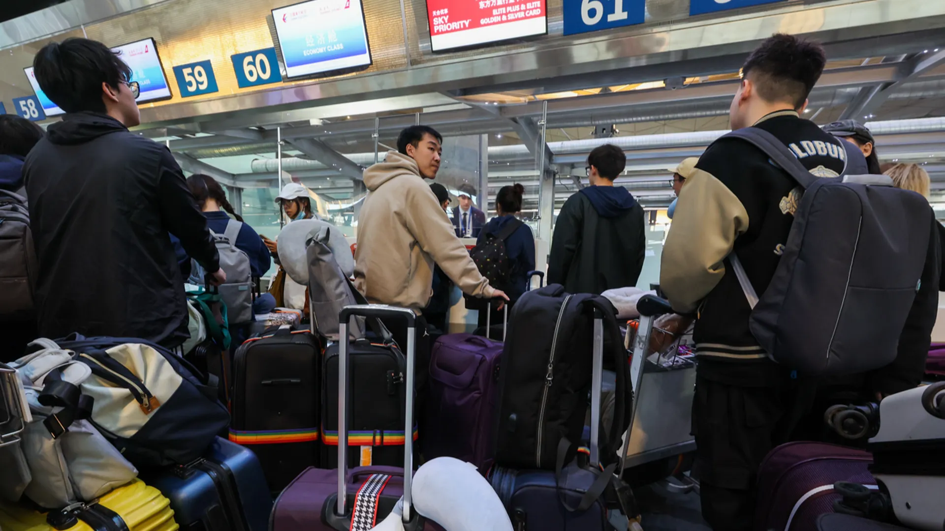 «Будет за баландой стоять»: пассажир Пулкова пытался пройти на рейс без очереди и угрожал взорвать аэропорт