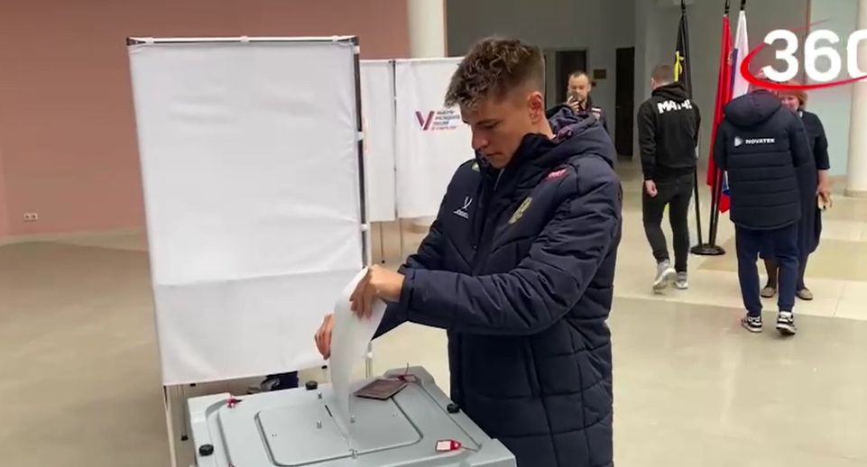 Сборная России по футболу проголосовала на выборах президента в Химках