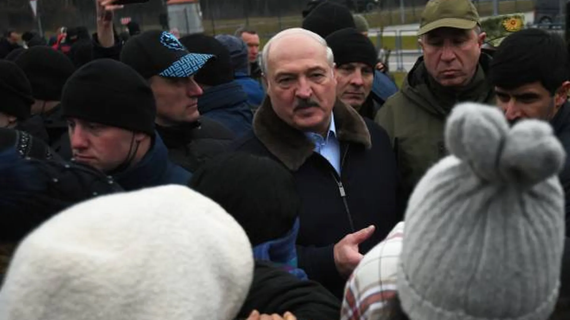 Лукашенко попросил Польшу пропустить беженцев в Германию