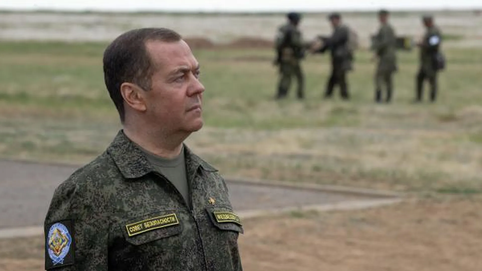 Медведев раскритиковал Байдена за заявление о размещении ядерного оружия в Белоруссии