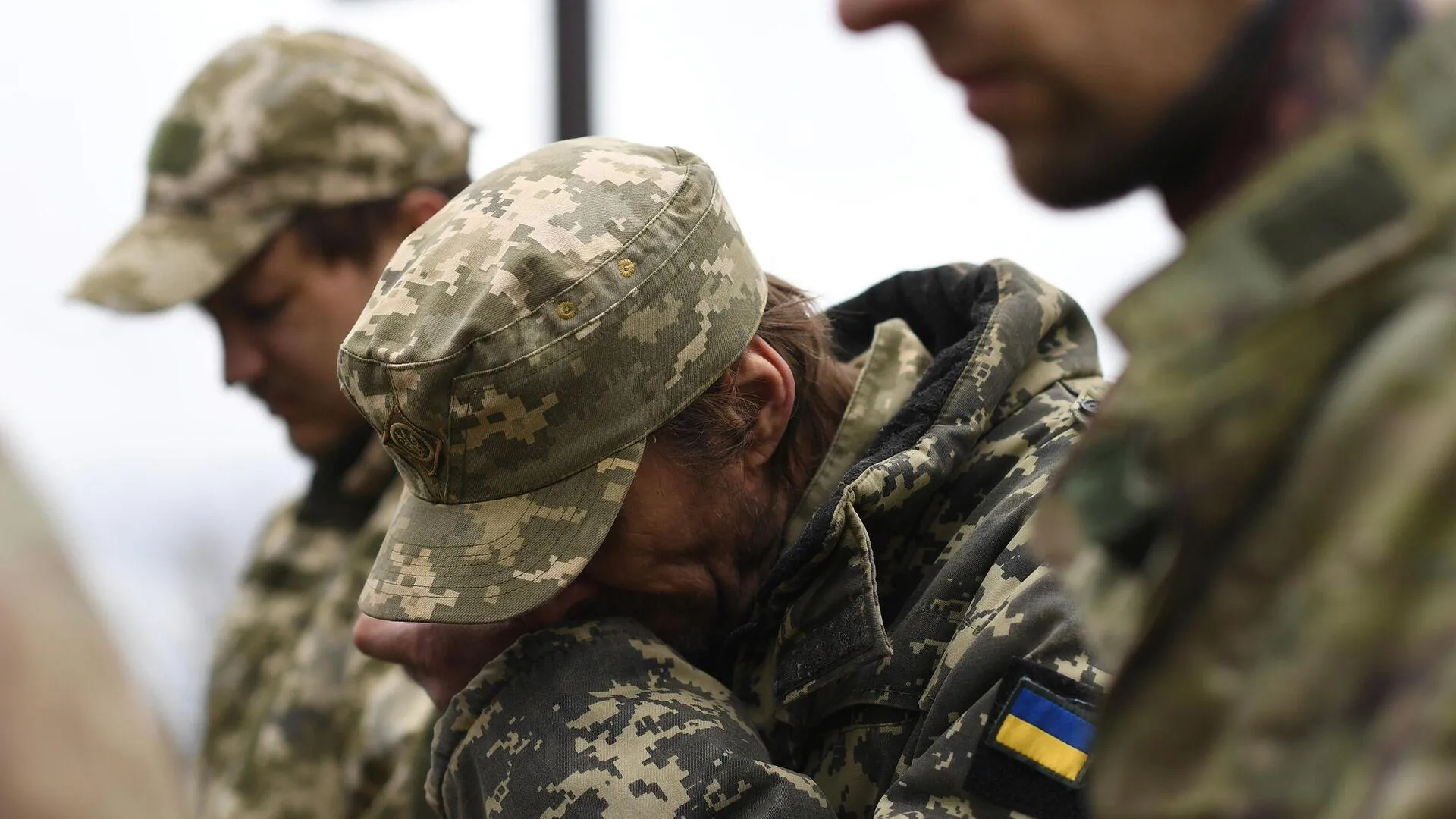 Украинские военные массово сдавались в плен в Авдеевке