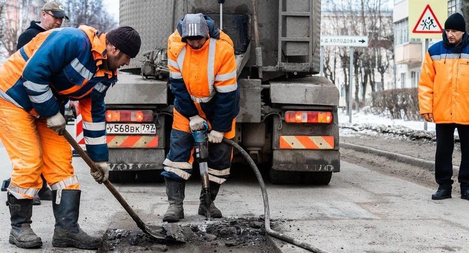 Более 18 тысяч дефектов покрытия устранили на дорогах Подмосковья с начала года
