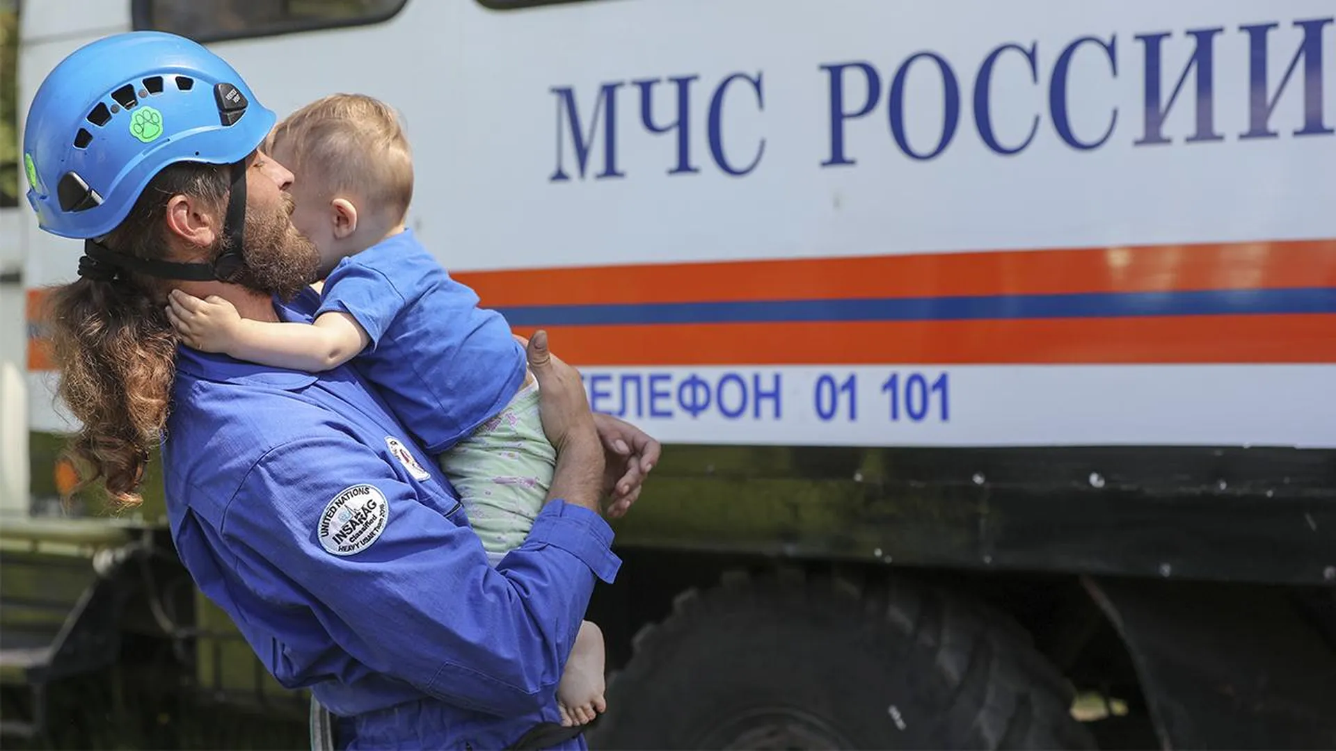 В Белгороде сотрудники МЧС спасли ребенка из пожара