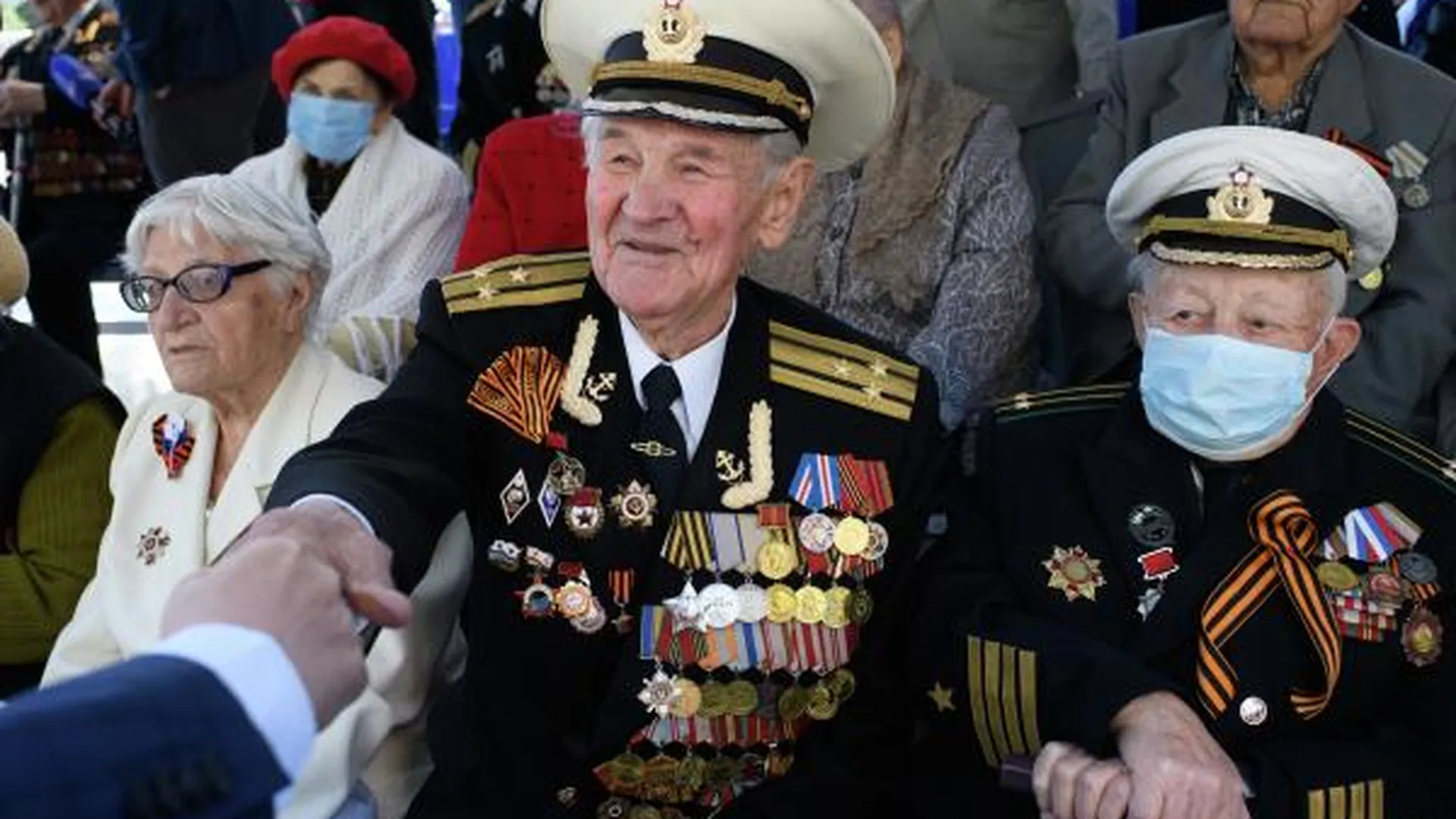 Ветераны Великой Отечественной войны на параде в честь 76-й годовщины Победы в Севастополе