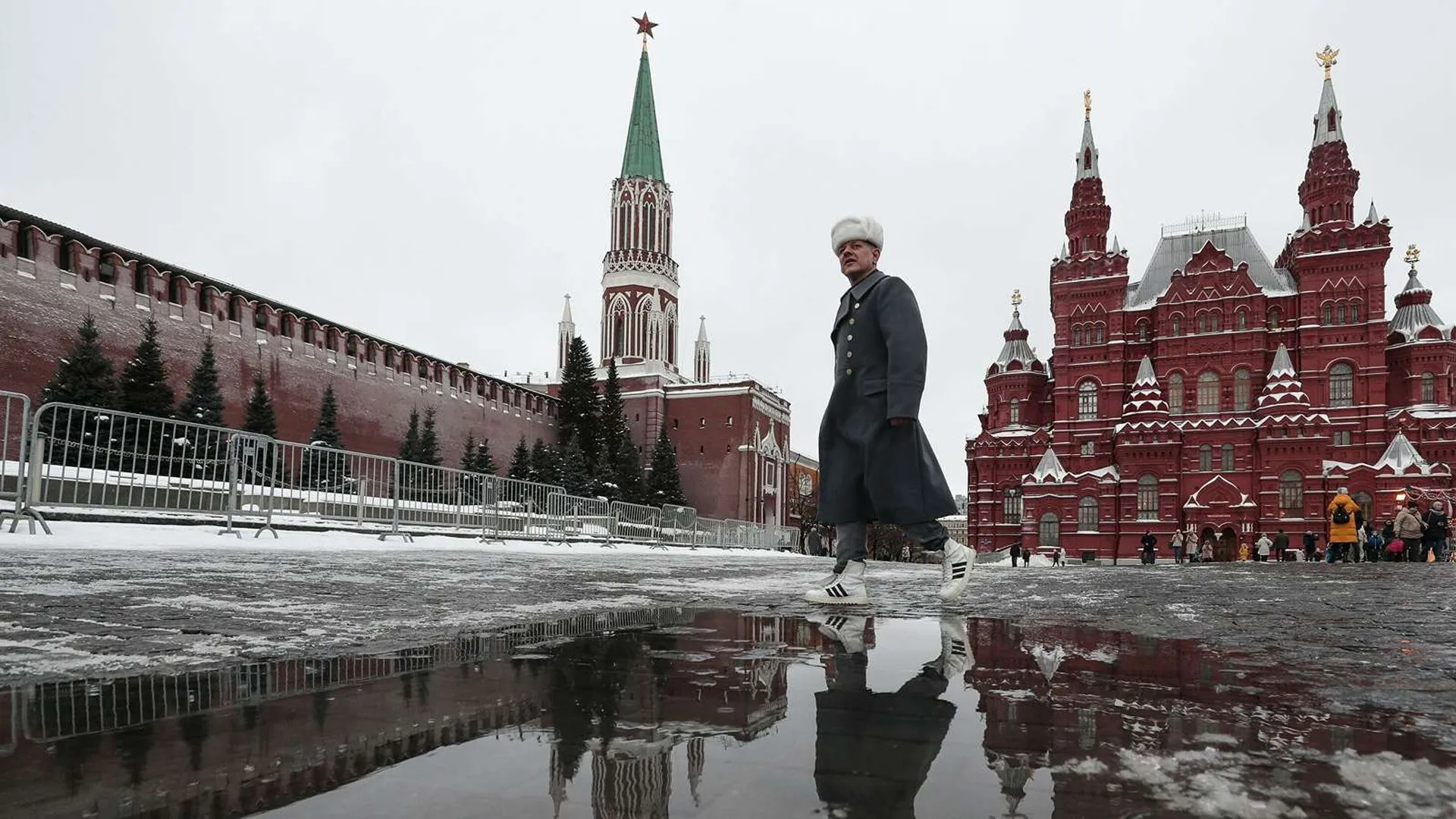 Погода москва сегодня 19 апреля. Красная площадь Москва 2022. Красная площадь Москва сейчас 2022. Москва в феврале. Оттепель в Москве.