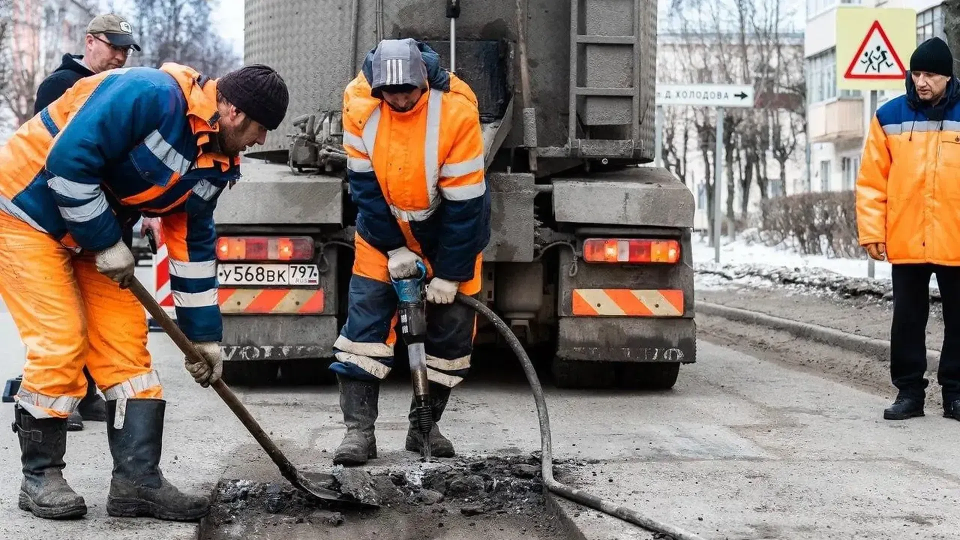 Свыше 2,8 тысяч ям заделали на автомобильных дорогах в Люберцах с начала года