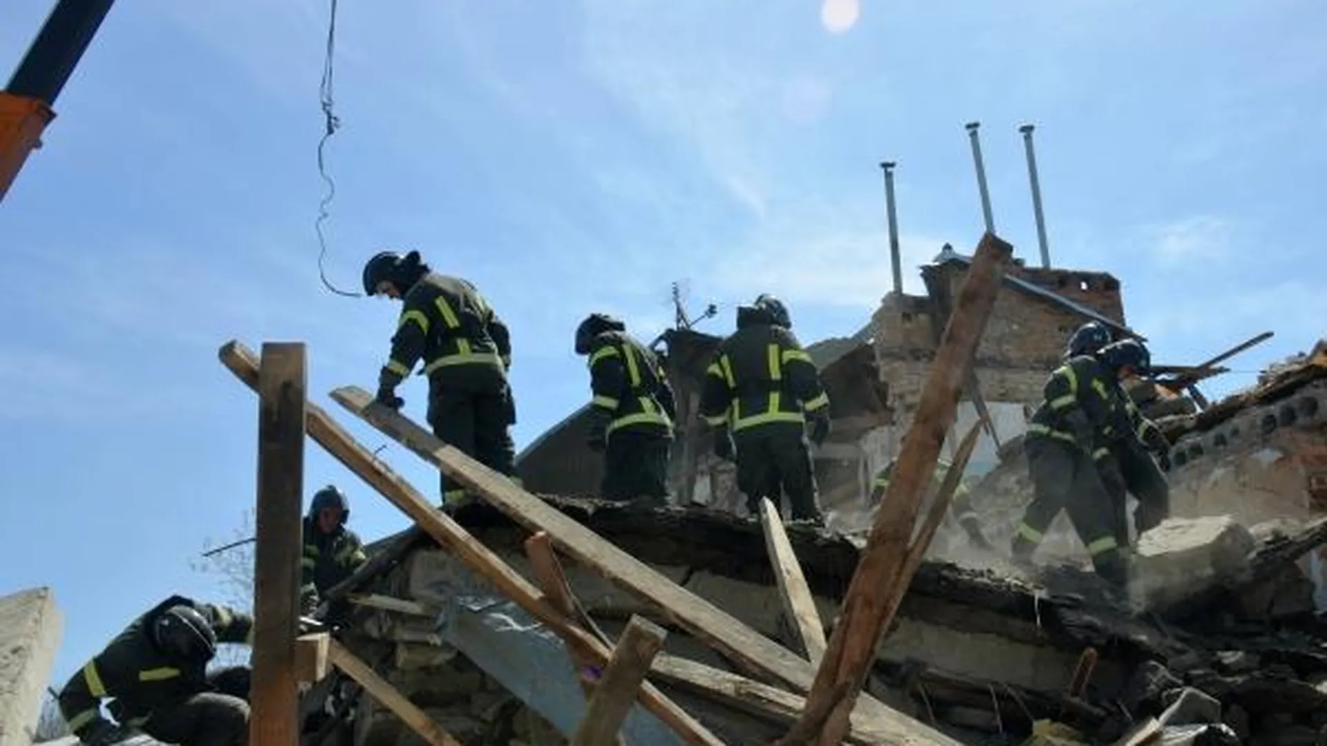 Аварийно-спасательную операцию в разрушенных ВСУ домах в Токмаке остановили