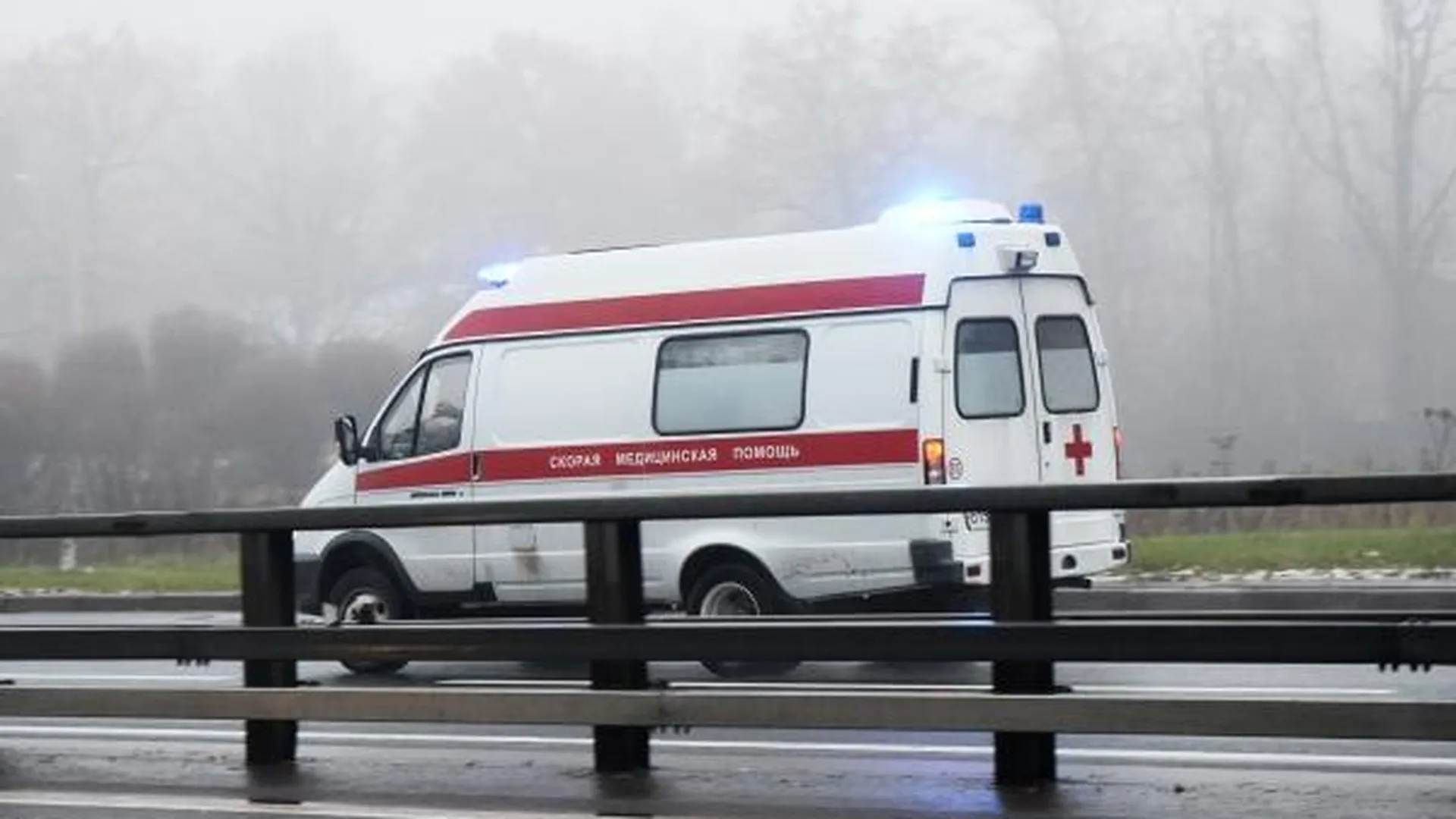 Выпавший из окна на востоке Москвы ребенок выжил