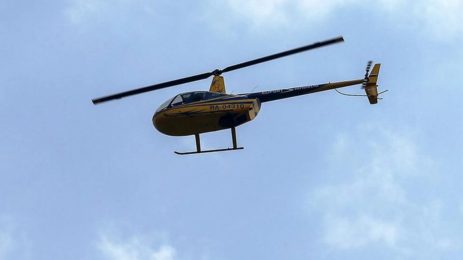 МЧС: в результате экстренного приземления вертолета в Дмитрове пилот не пострадал 