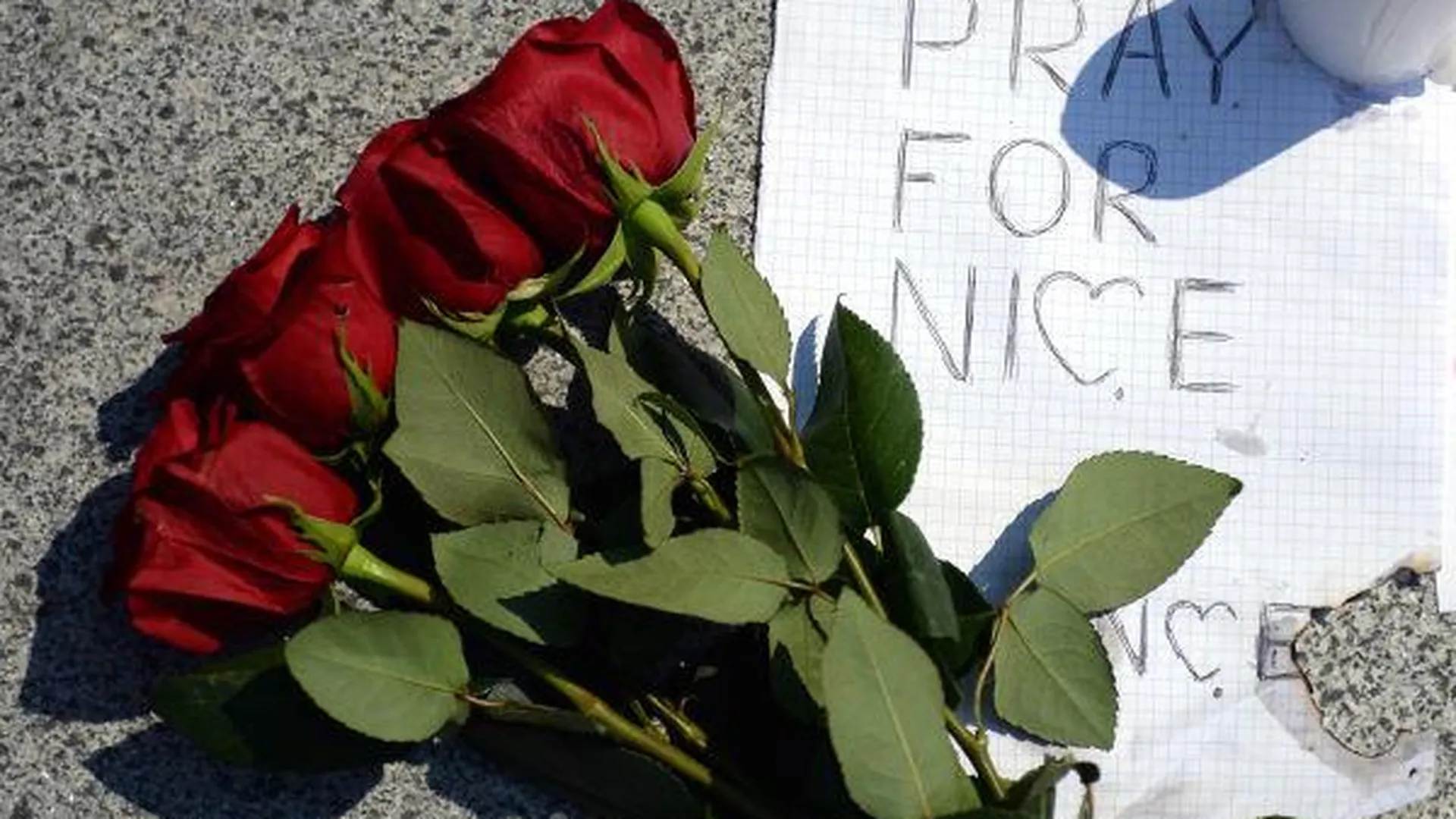 Минута молчания пройдет в Москве в память о погибших в Ницце