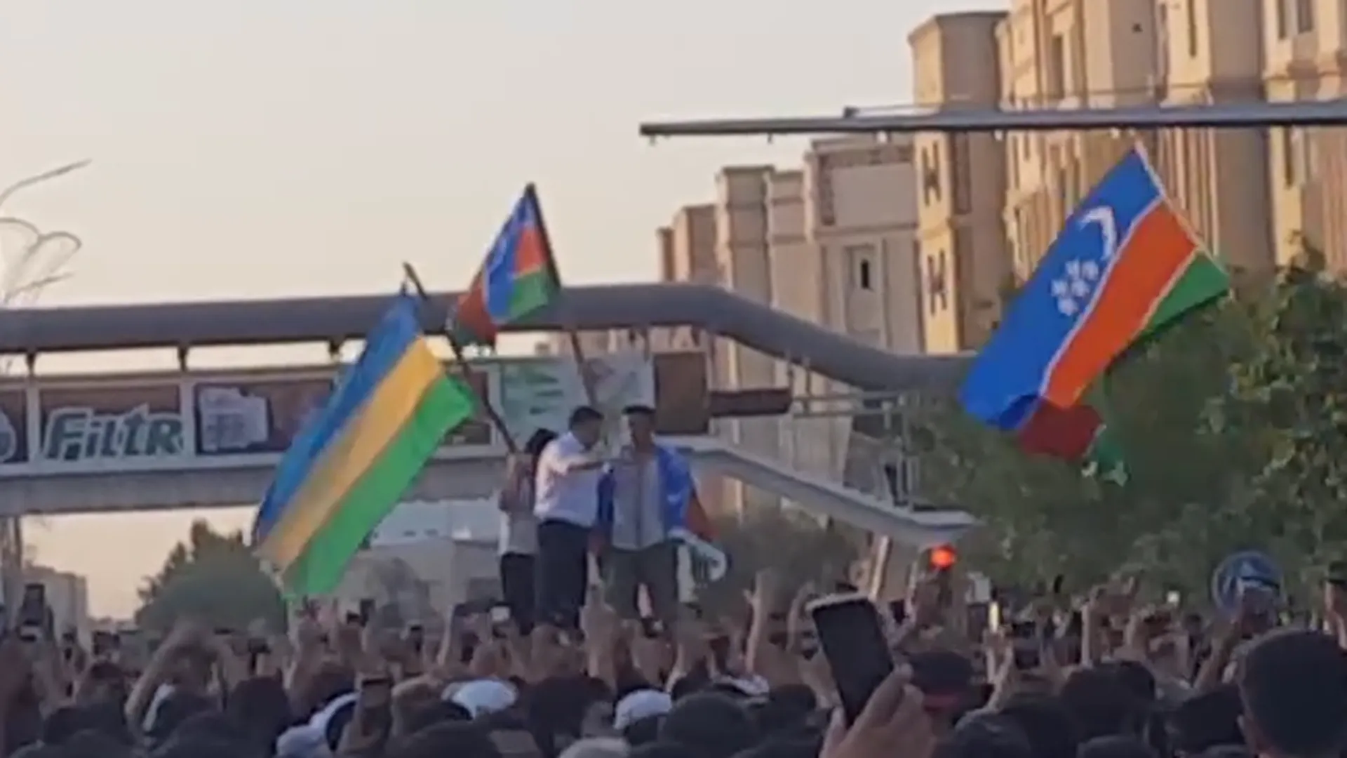 Мини-республика вышла на митинг с требованием независимости от Узбекистана. Видео с места
